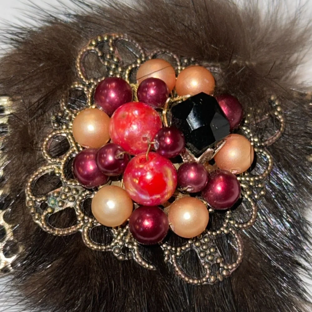 MINK‎ HAMMERED METAL PINK BEADS BROOCH